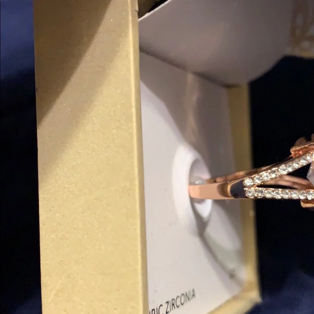 Rose Gold Large Oval Ring - Picture 2 of 4